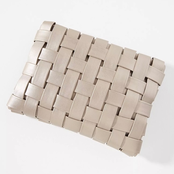 Anthropologie Handbags - Anthropologie Lindy Woven Clutch Purse